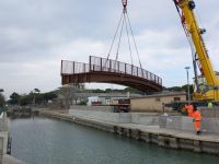 Lavori pubblici posizionato il ponte sul Canalino a Milano Marittima