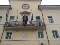 Attacco terroristico a Parigi. Esposta la bandiera francese nel Palazzo comunale di Cervia